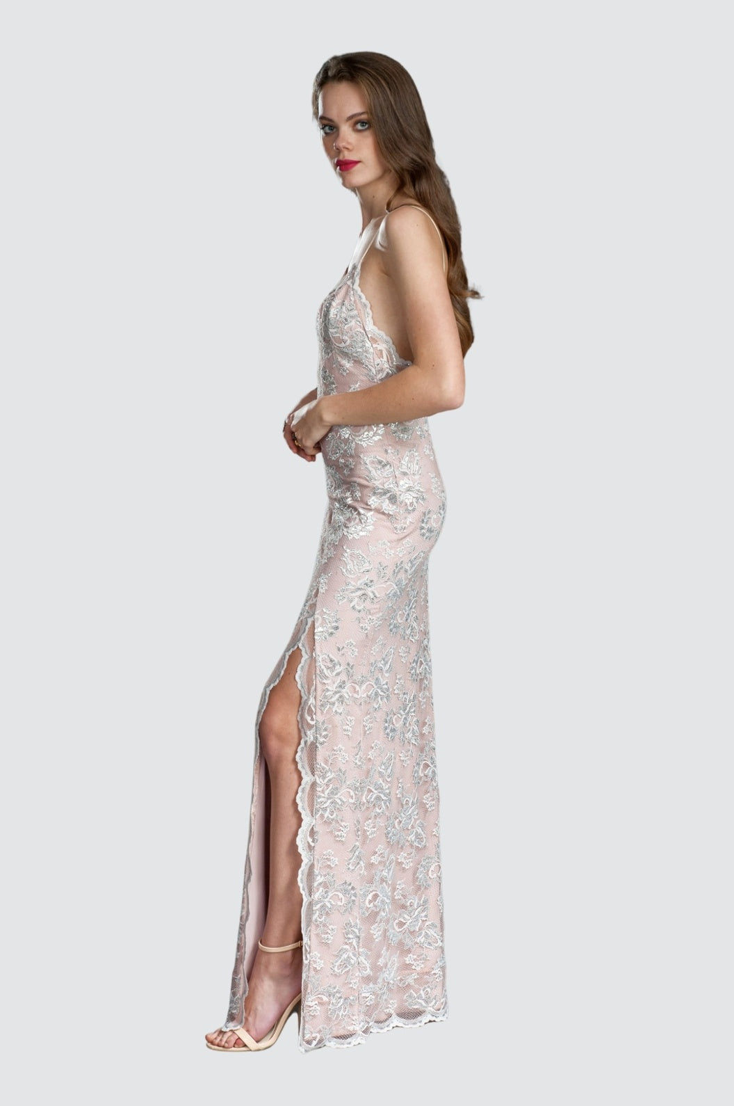 Spitzenkleid mit Schlitzdetail
