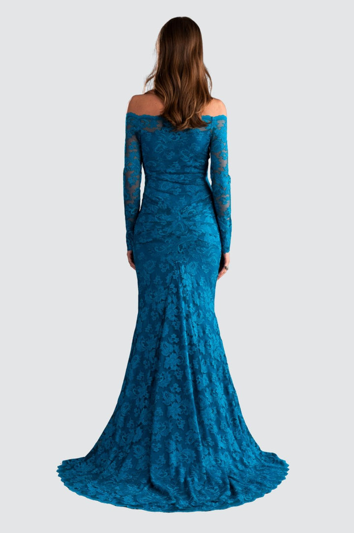 Langes schulterfreies Kleid