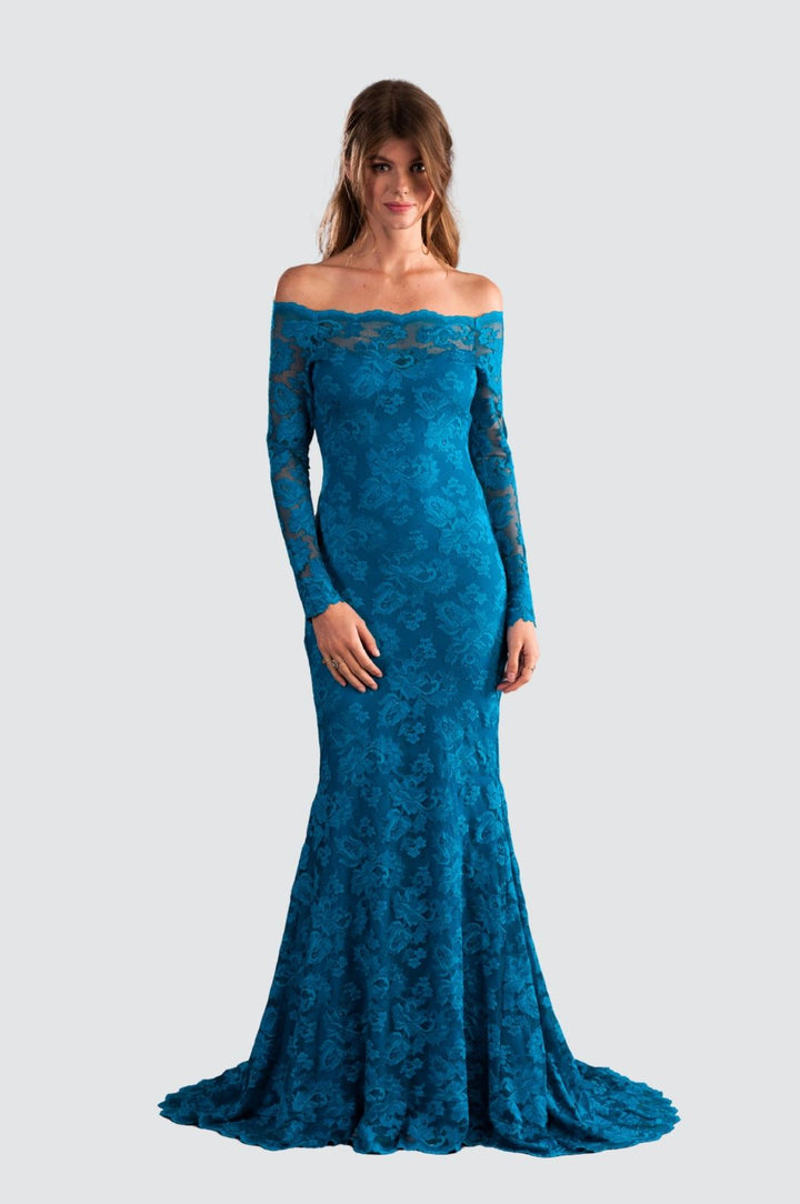 Langes schulterfreies Kleid