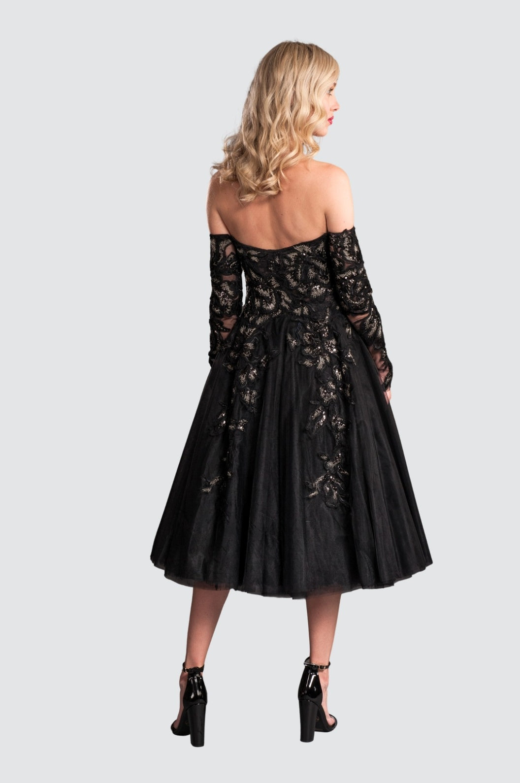 Robe mi-longue bouffante à col en V