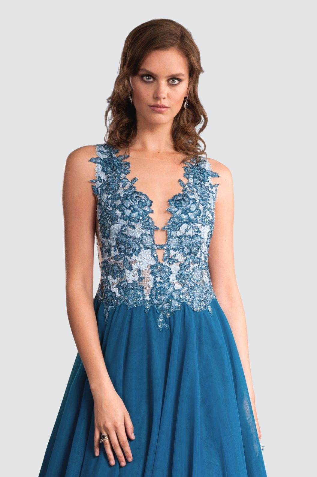 Robe mi-longue bouffante à col en V