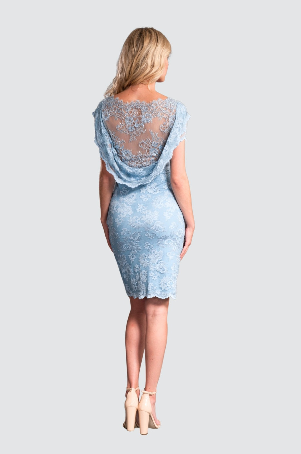 Robe de cocktail en dentelle avec dos drapé