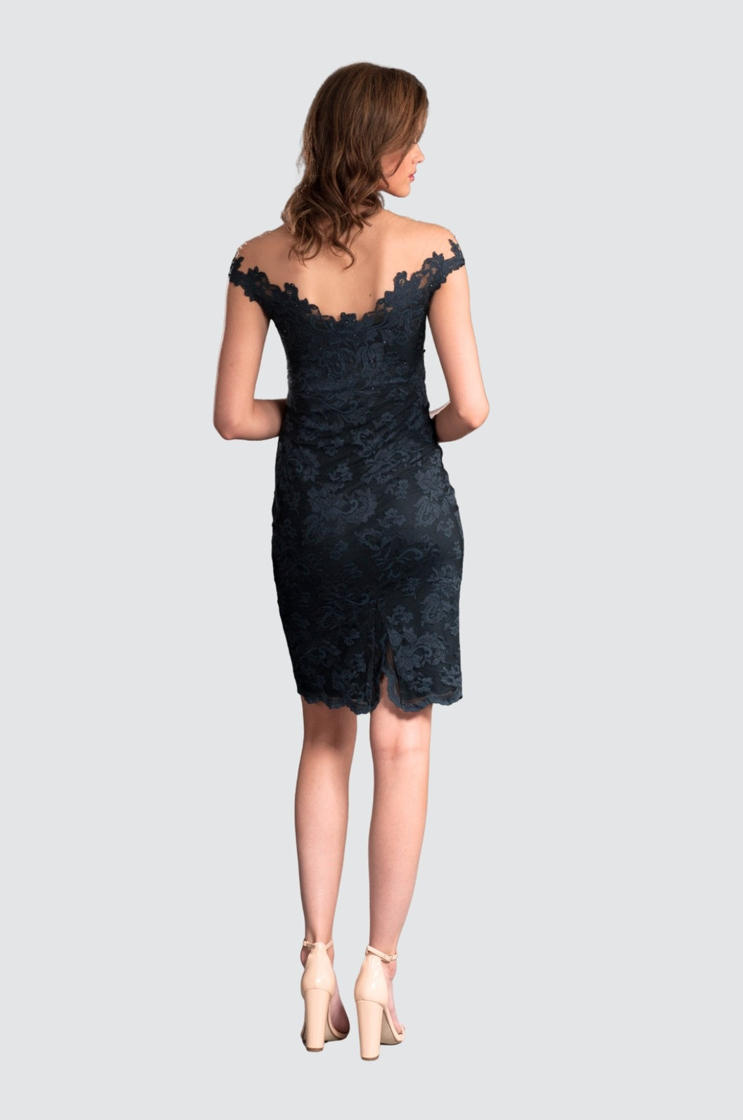 Elegantes Cocktailkleid aus Spitze mit Swarovski