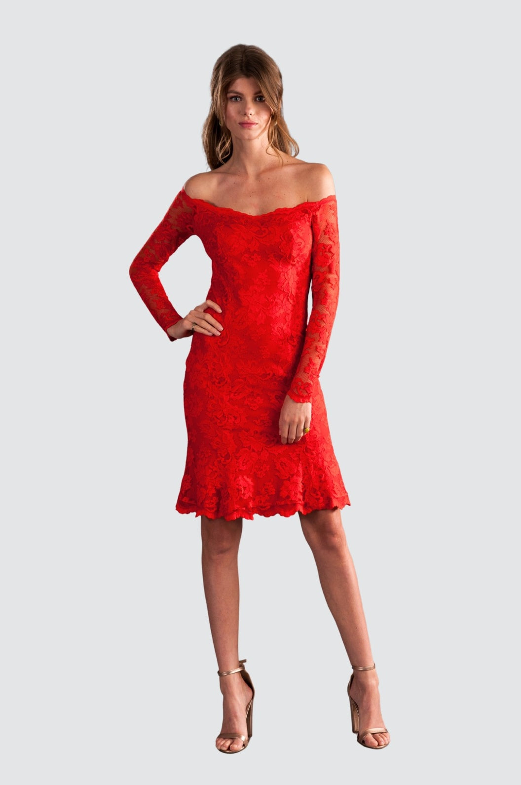 Robe en dentelle à épaules dénudées