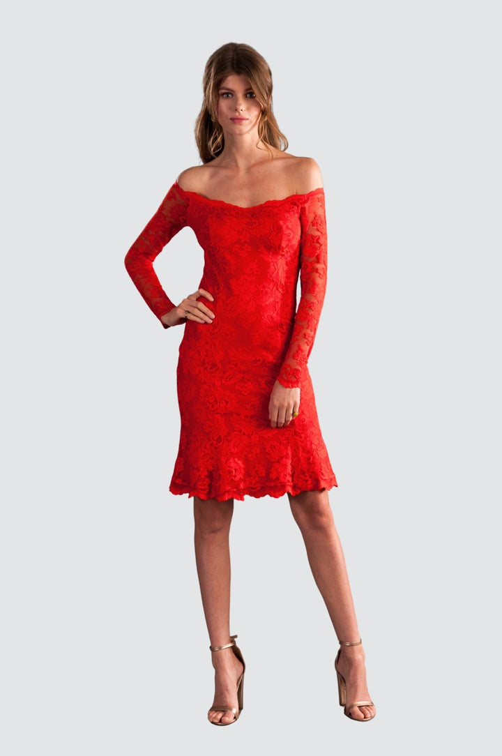 Robe en dentelle à épaules dénudées