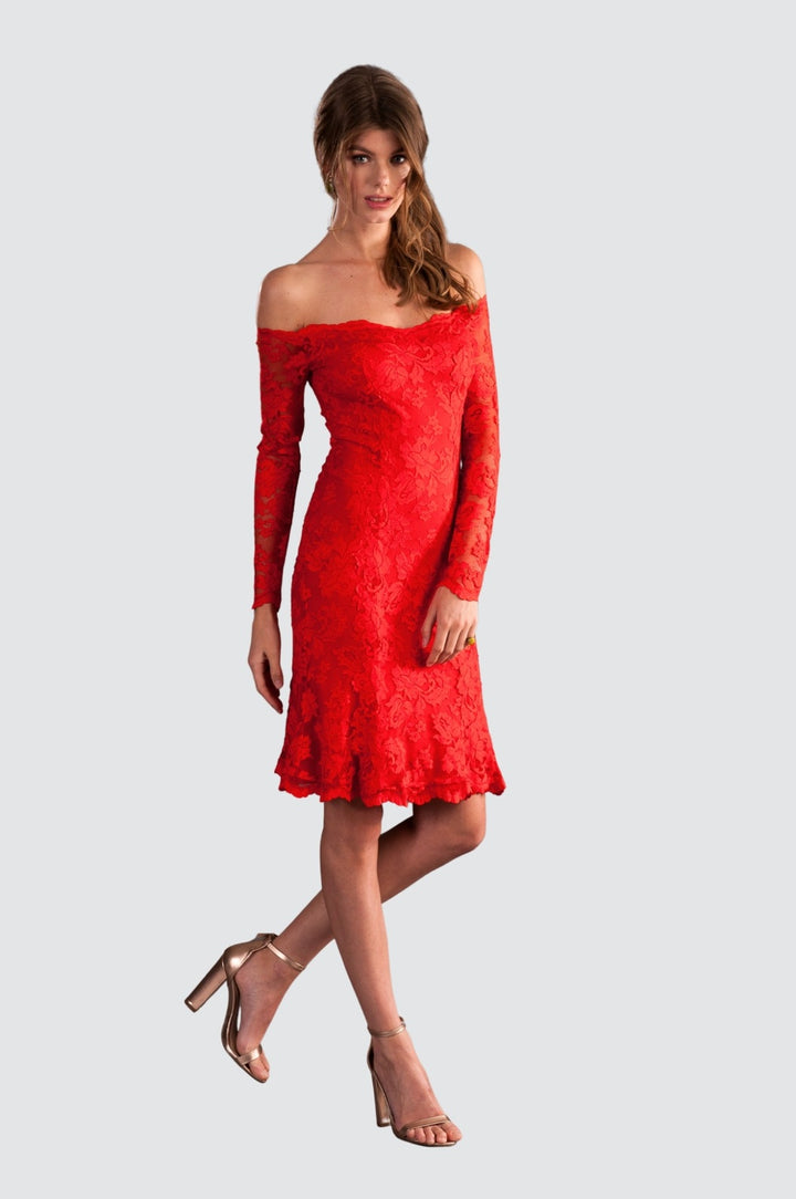 Robe en dentelle à épaules dénudées