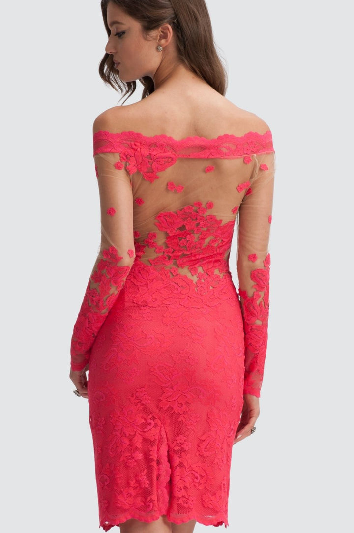 Robe de cocktail élégante en dentelle à épaules dénudées