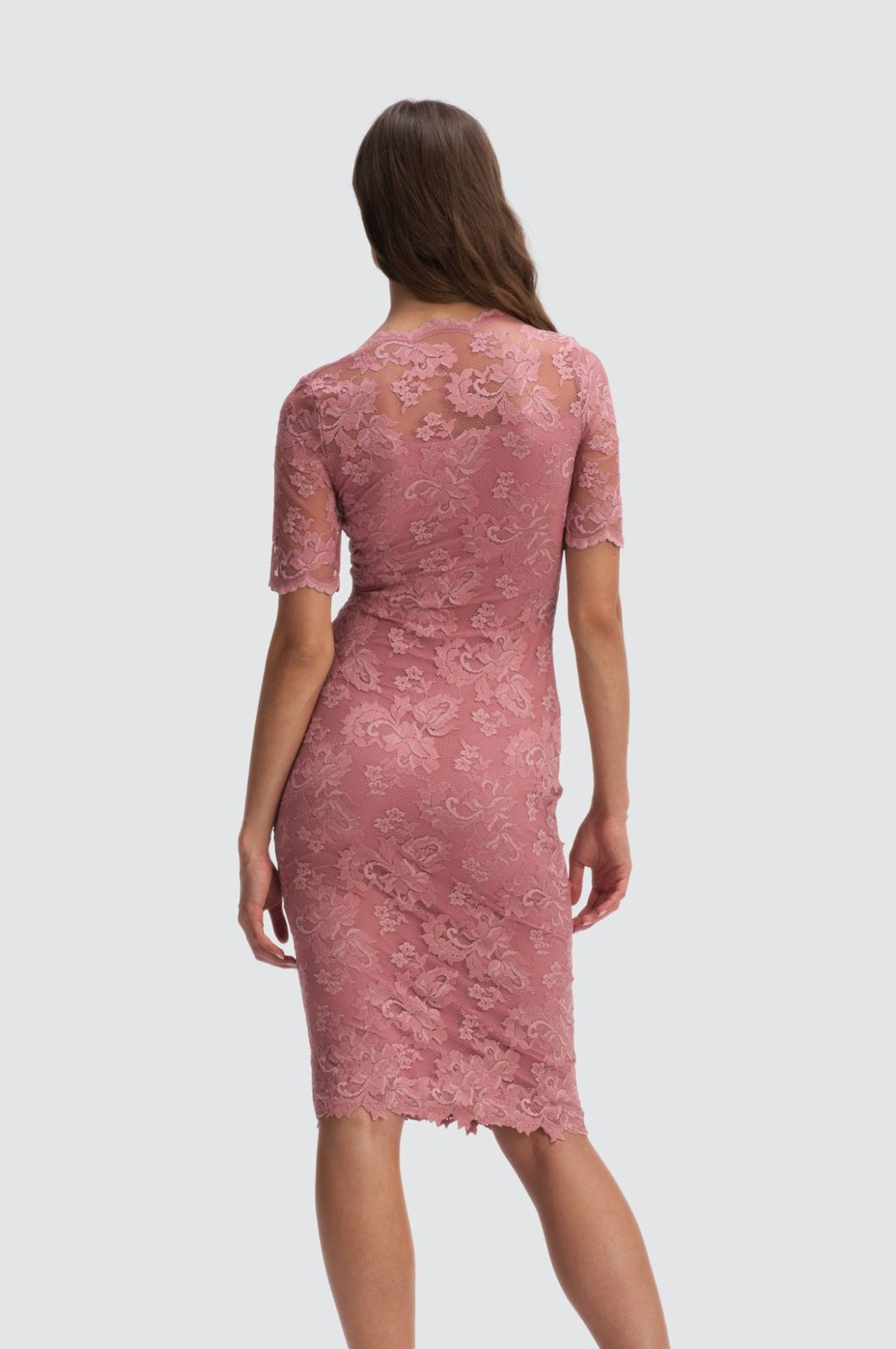 Robe de cocktail en dentelle rousse