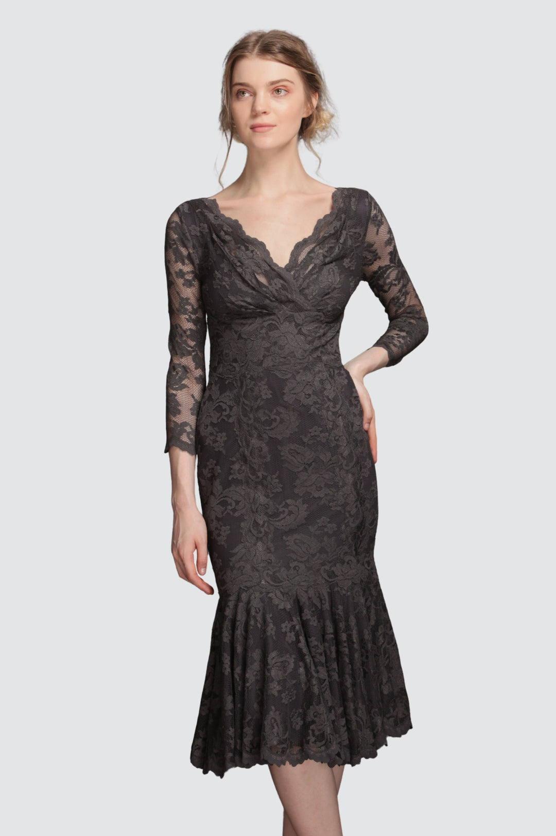 Robe de cocktail en dentelle à volants