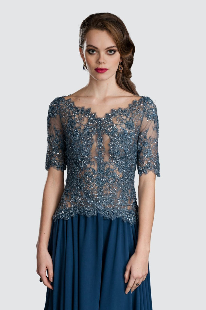 Klassisches Kleid mit Illusion