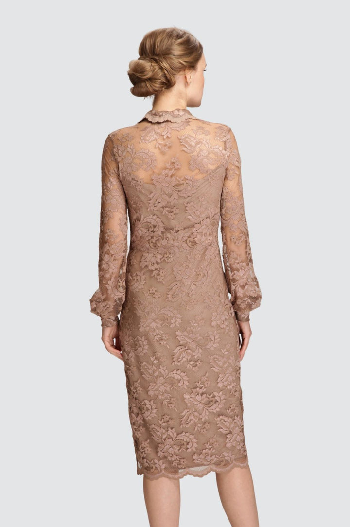 Robe à boutons festonnés