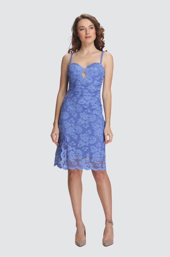 Robe à col en cœur et fente
