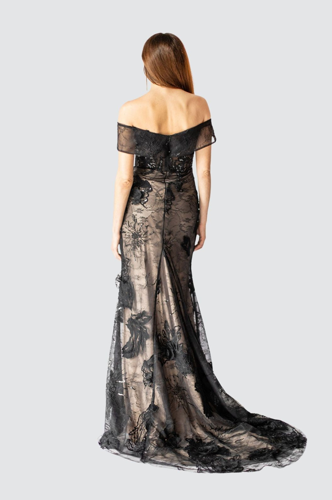 Schwarzes, hautfarbenes, langes Kleid mit Pailletten und hohem Schlitz