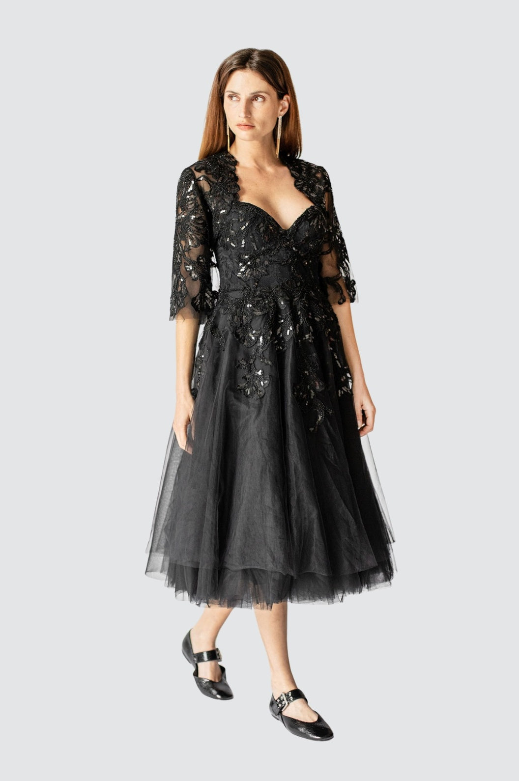 Midnight Waltz – Schwarzes, gestuftes Midikleid aus Tüll