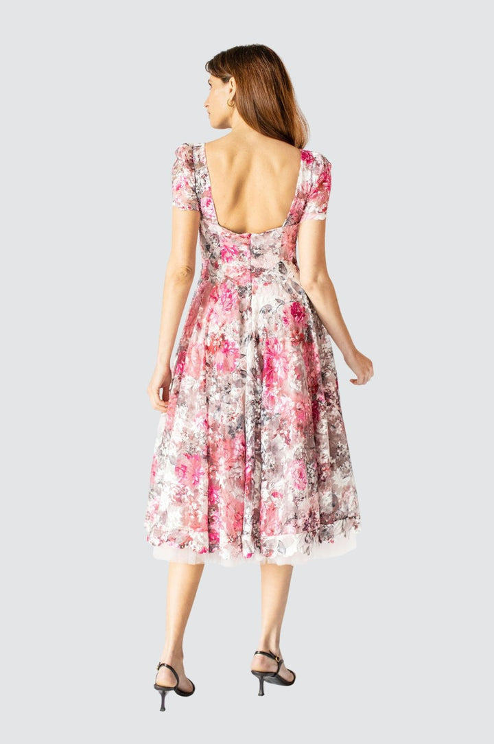 Robe trapèze rose à décolleté en cœur