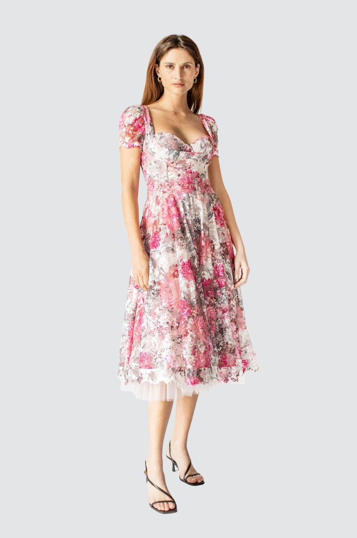 Robe trapèze rose à décolleté en cœur