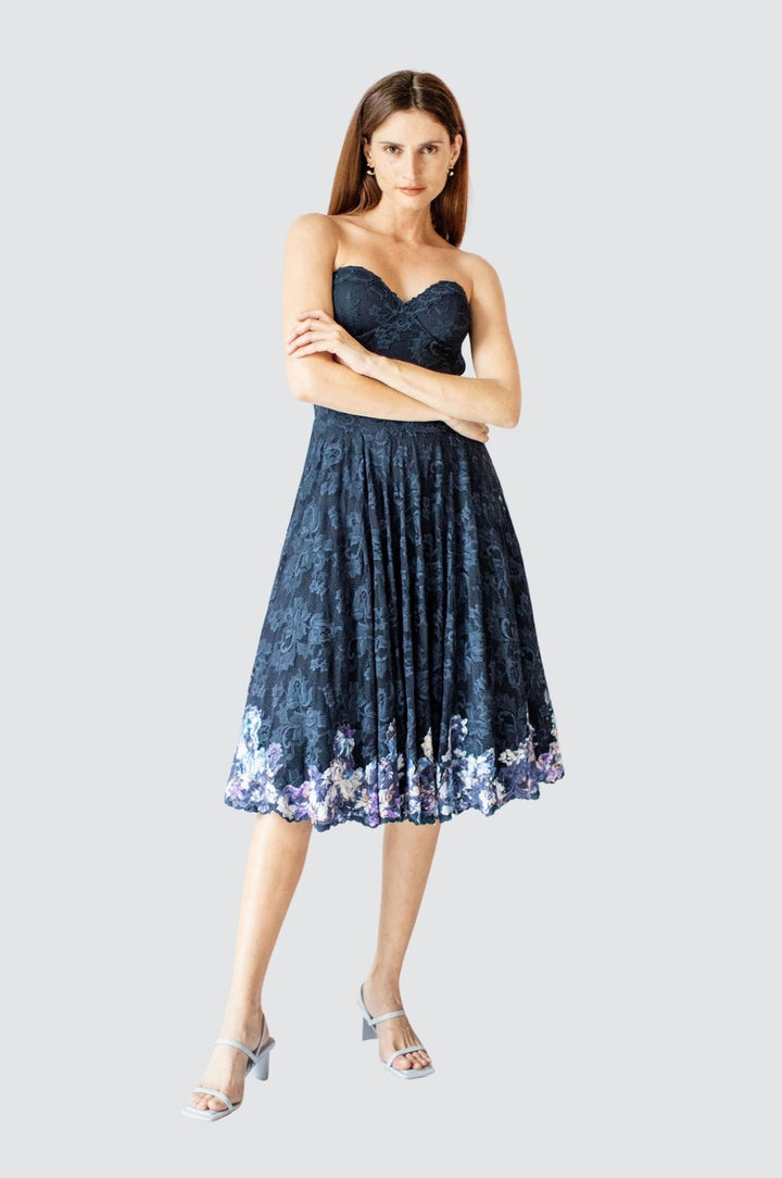 Robe bustier en dentelle coupe trapèze sans bretelles