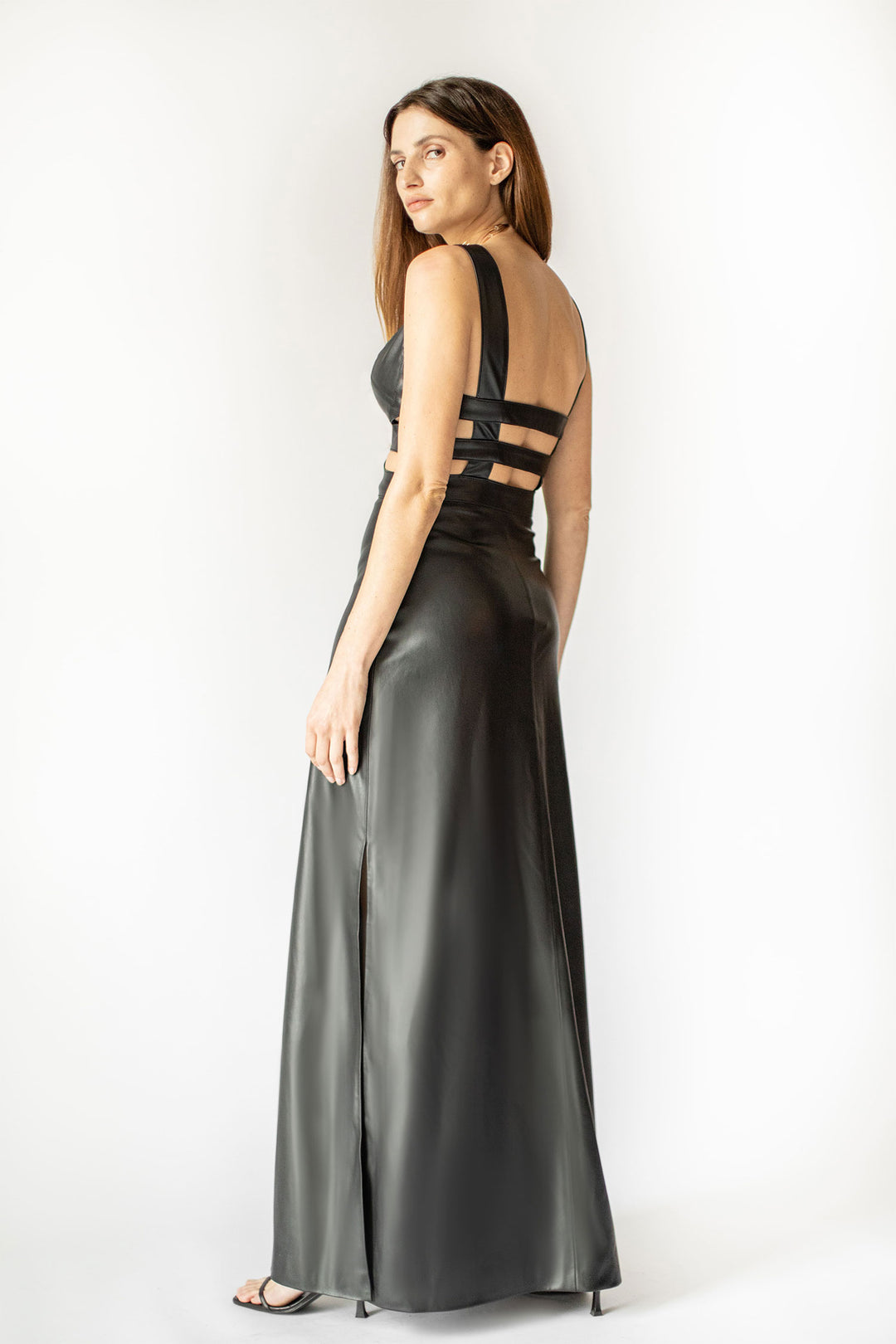 Edgy Cut-Out-Langes Kleid aus veganem Leder