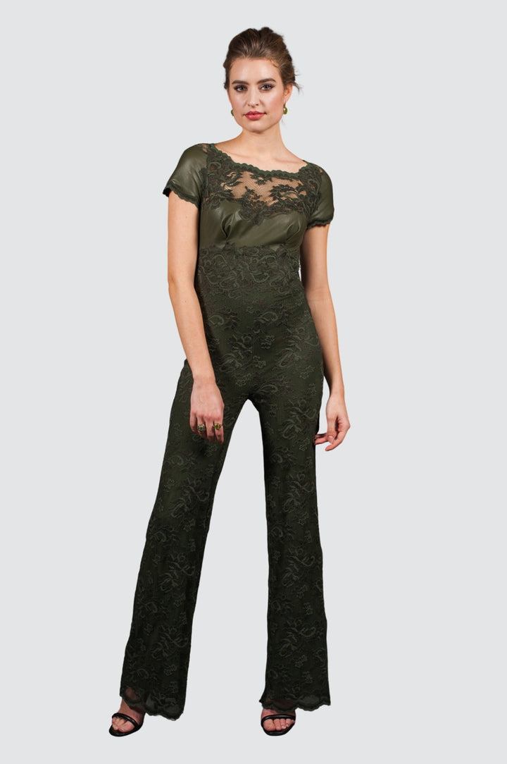 Robe en dentelle florale à manches transparentes