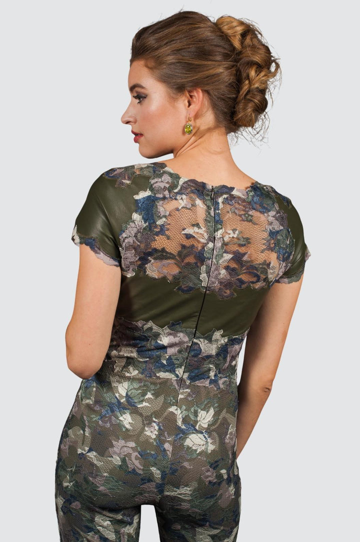 Robe en dentelle florale à manches transparentes