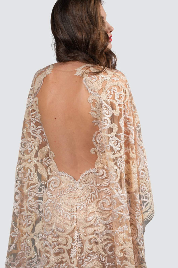 Robe en dentelle avec cape spectaculaire