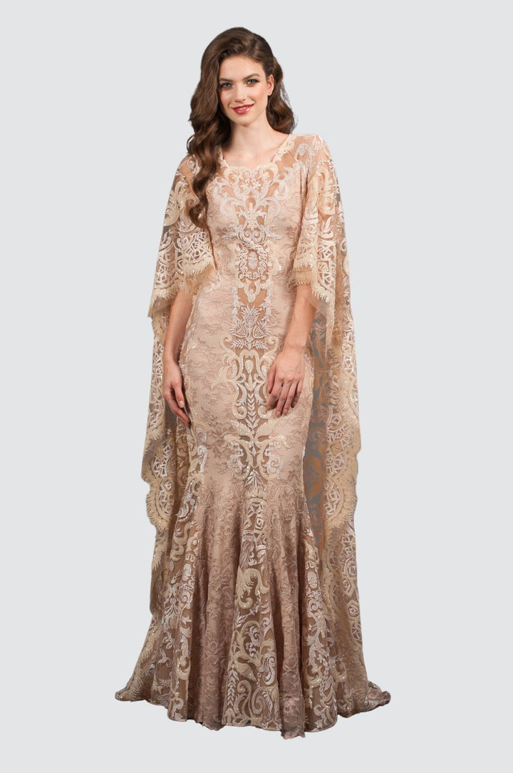 Robe en dentelle avec cape spectaculaire