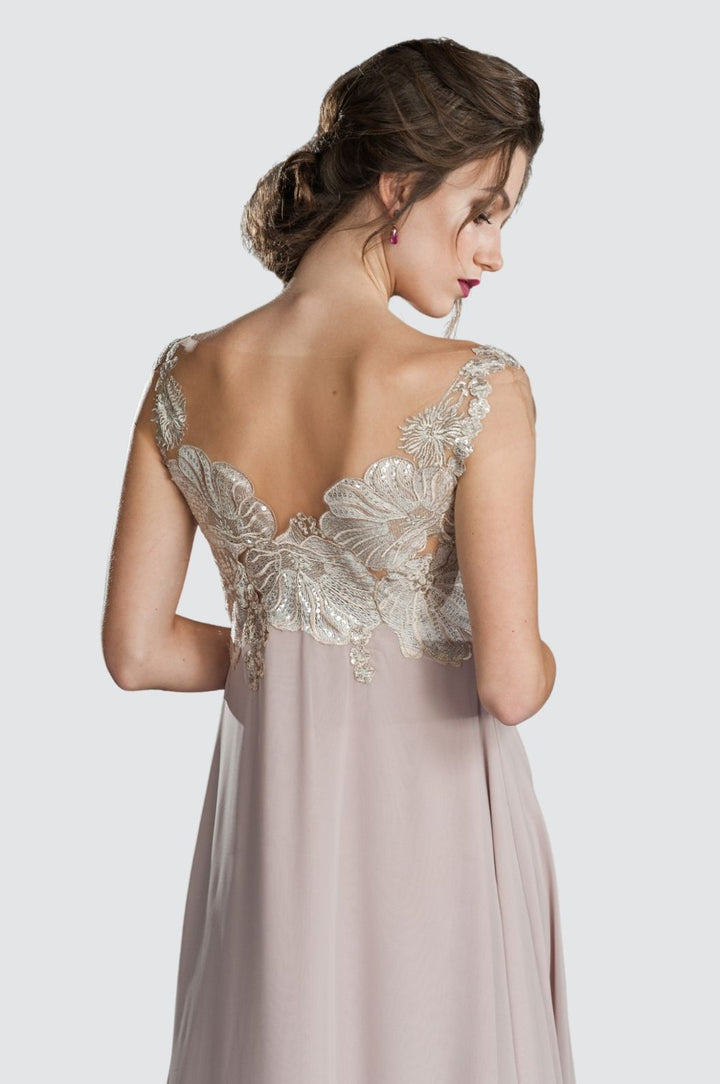 Robe classique avec illusion